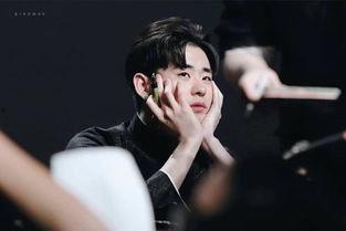 娱乐圈吃瓜爆料张云雷,娱乐圈风云再起,吃瓜爆料揭秘幕后真相 第1张 娱乐圈吃瓜爆料张云雷,娱乐圈风云再起,吃瓜爆料揭秘幕后真相 第1张