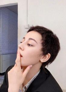 寸头热巴的圈内爆料,揭秘明星背后的真实故事 第1张 寸头热巴的圈内爆料,揭秘明星背后的真实故事 第1张